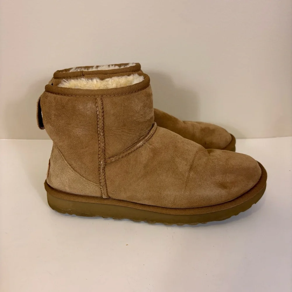UGG Chestnut‎ Short Classic Winter Fur Lined Boots Women’s 8